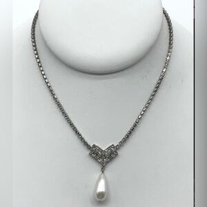 Delicate 1950’s Vintage Rhinestone & Pearl Dangle Necklace